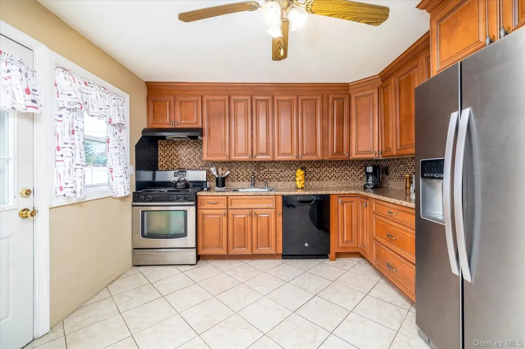 265 W Windsor Parkway Oceanside NY 11572