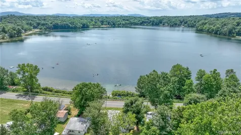 60 Hibiscus Circle Hopewell Junction NY 12533