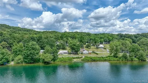 60 Hibiscus Circle Hopewell Junction NY 12533