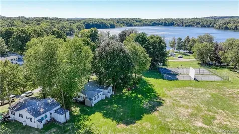 60 Hibiscus Circle Hopewell Junction NY 12533