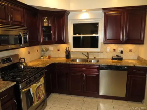 166-12 Union Turnpike Fresh Meadows NY 11366