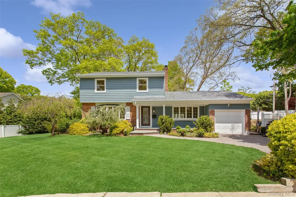 15 Locust Road Old Bethpage NY 11804