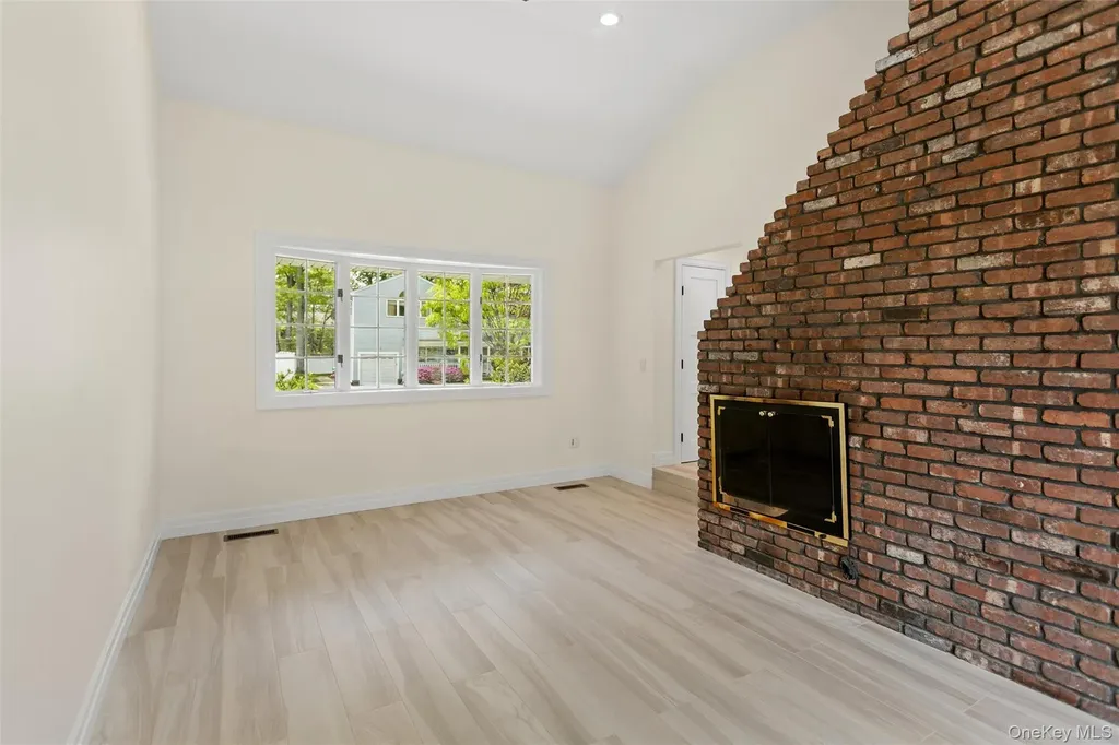 15 Locust Road Old Bethpage NY 11804