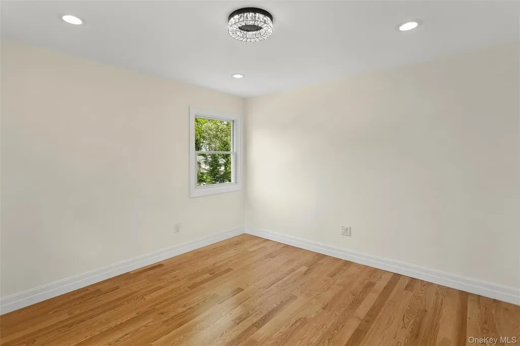 15 Locust Road Old Bethpage NY 11804