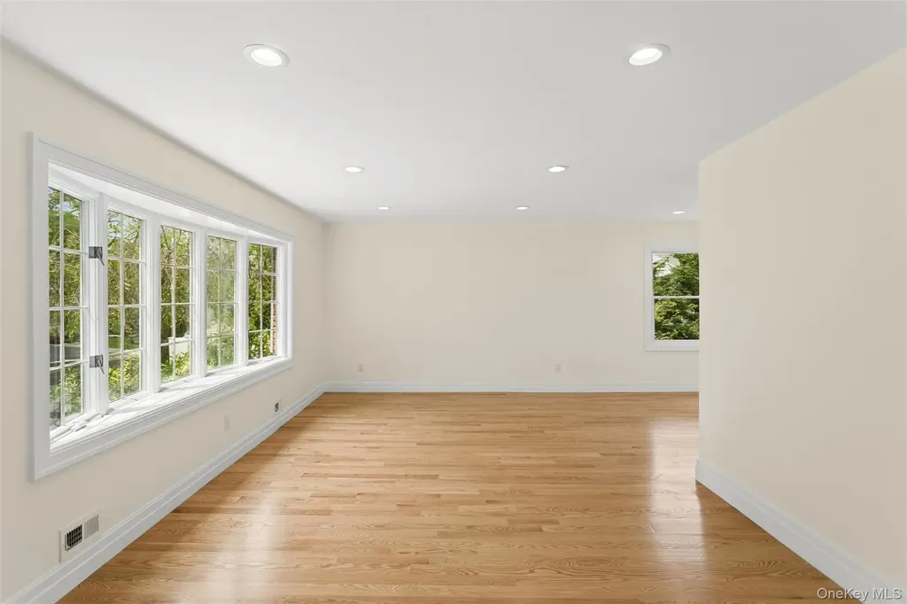 15 Locust Road Old Bethpage NY 11804