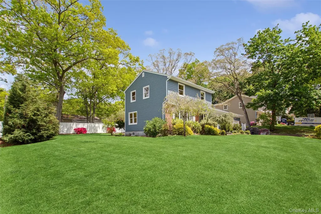 15 Locust Road Old Bethpage NY 11804