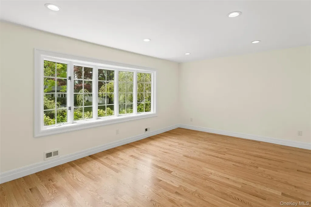 15 Locust Road Old Bethpage NY 11804