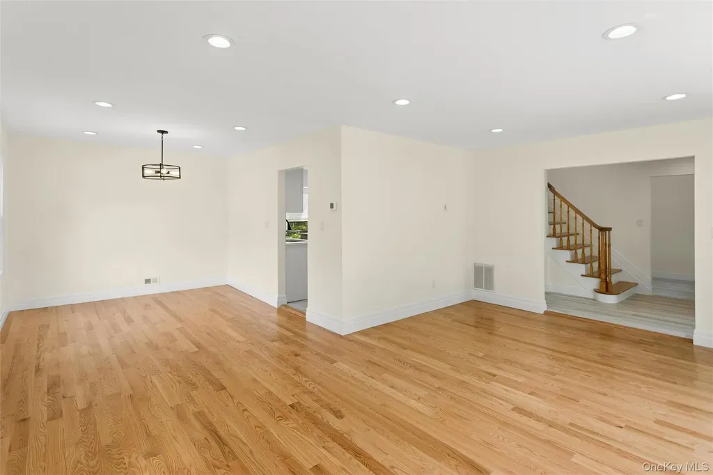 15 Locust Road Old Bethpage NY 11804