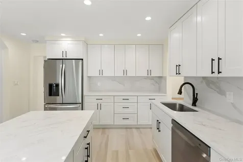 15 Locust Road Old Bethpage NY 11804