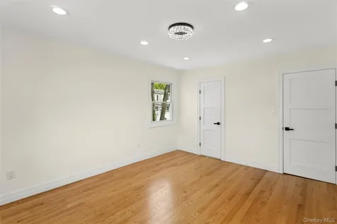 15 Locust Road Old Bethpage NY 11804
