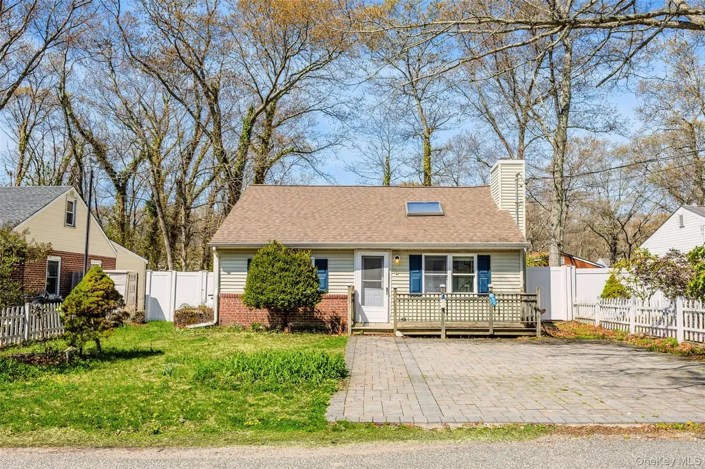 92 Wauwepex Trail Ridge NY 11961