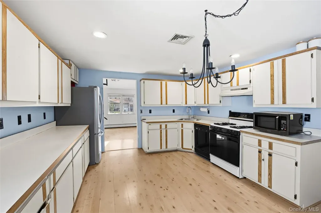 92 Wauwepex Trail Ridge NY 11961