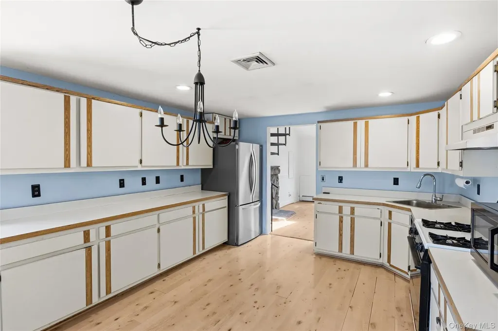 92 Wauwepex Trail Ridge NY 11961