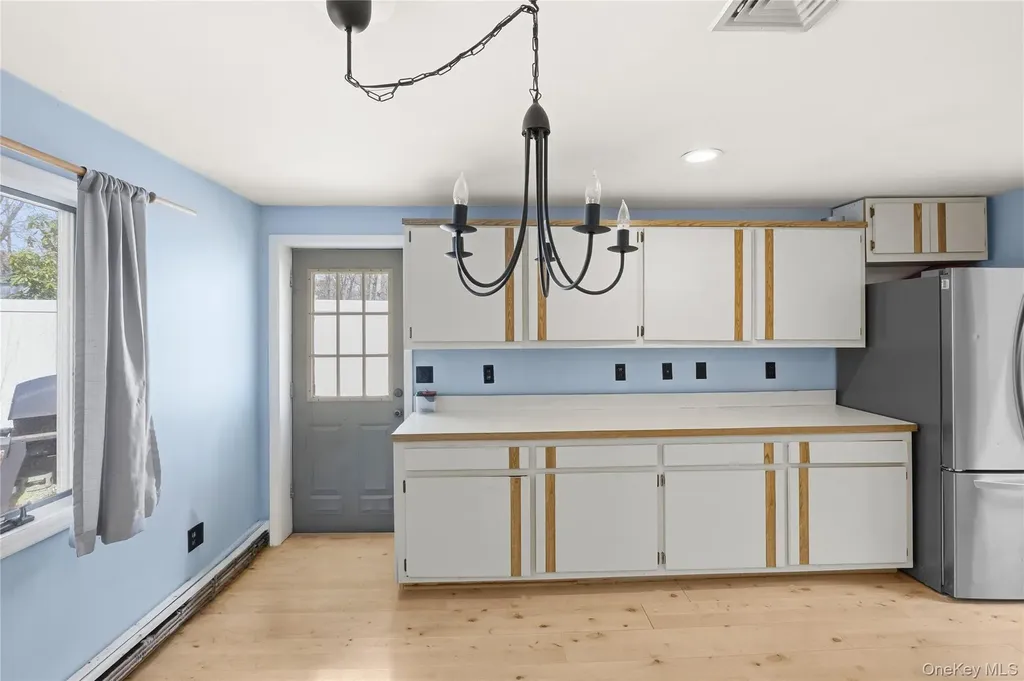92 Wauwepex Trail Ridge NY 11961