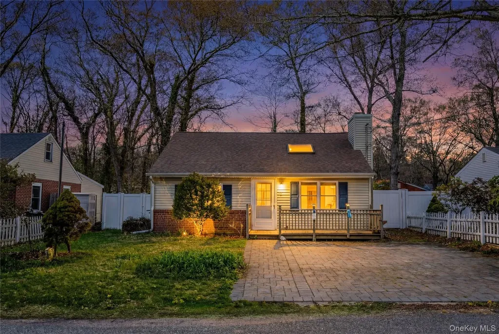 92 Wauwepex Trail Ridge NY 11961