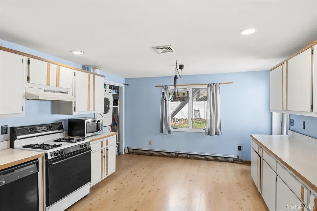 92 Wauwepex Trail Ridge NY 11961