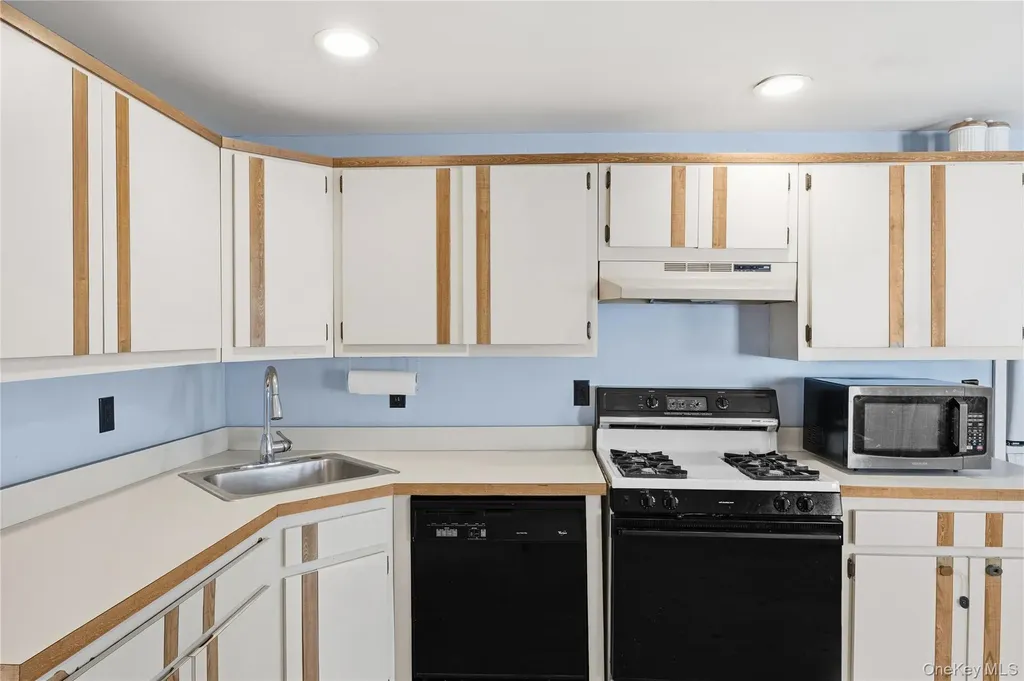 92 Wauwepex Trail Ridge NY 11961