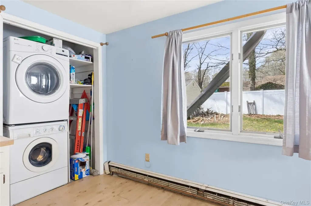 92 Wauwepex Trail Ridge NY 11961