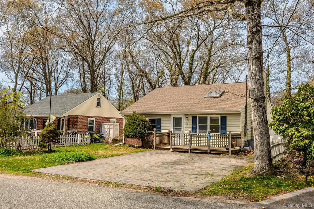 92 Wauwepex Trail Ridge NY 11961
