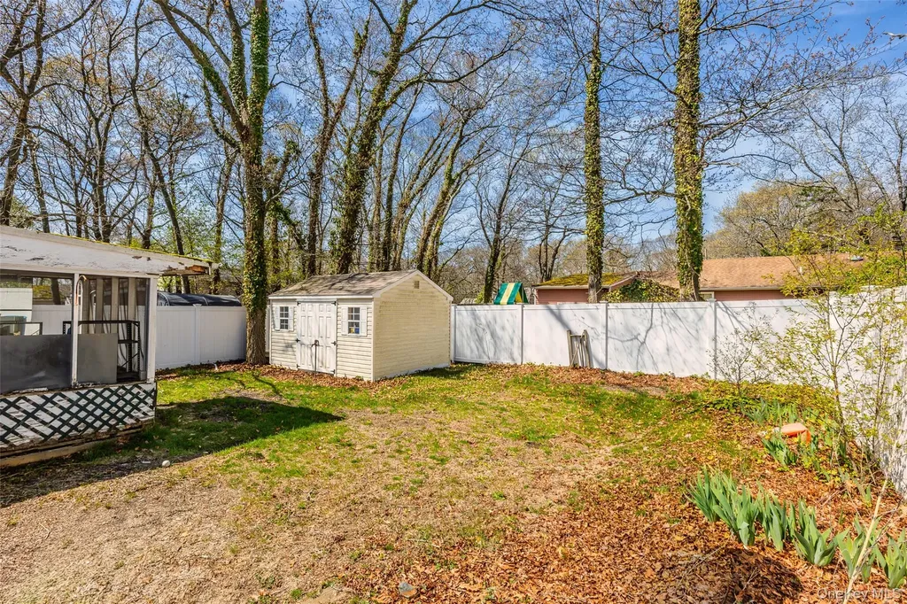 92 Wauwepex Trail Ridge NY 11961