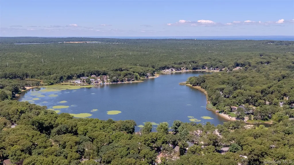 92 Wauwepex Trail Ridge NY 11961