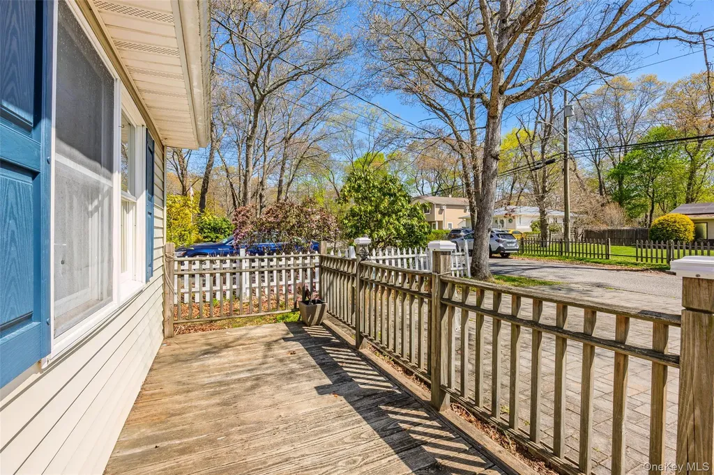 92 Wauwepex Trail Ridge NY 11961