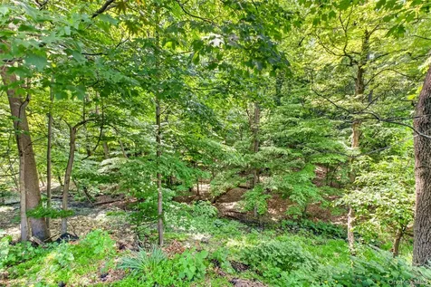 27 Meadow Road Montrose NY 10548