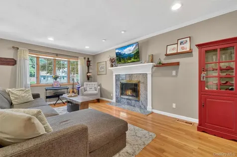 27 Meadow Road Montrose NY 10548