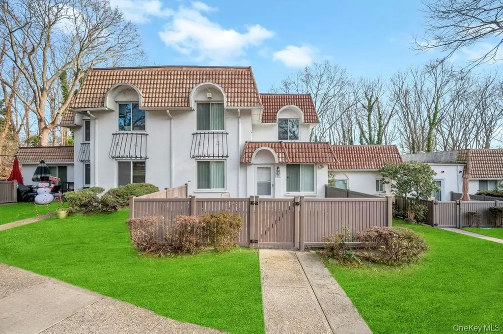 207 Skyline Drive Coram NY 11727