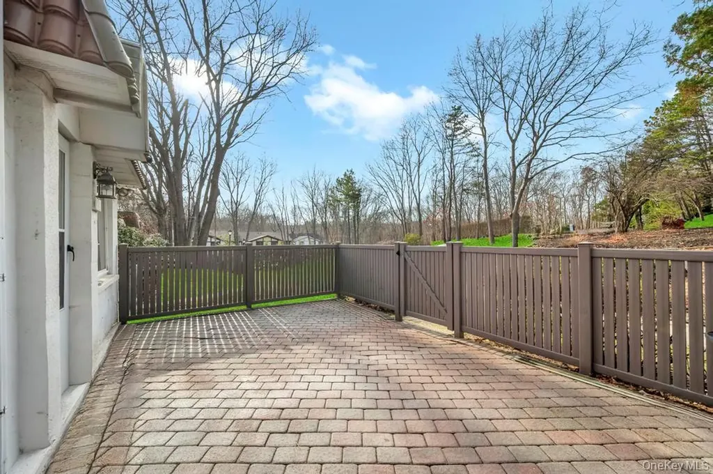 207 Skyline Drive Coram NY 11727