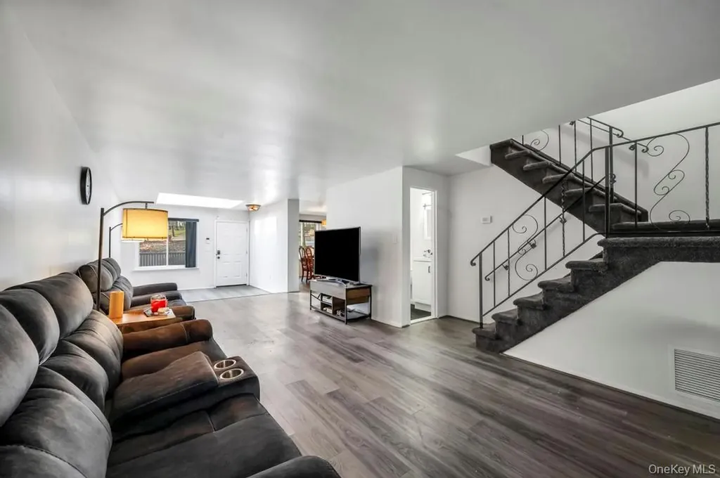 207 Skyline Drive Coram NY 11727