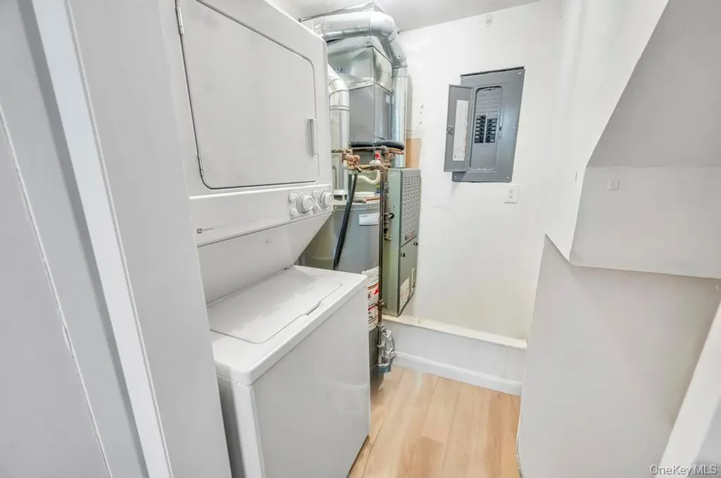 207 Skyline Drive Coram NY 11727