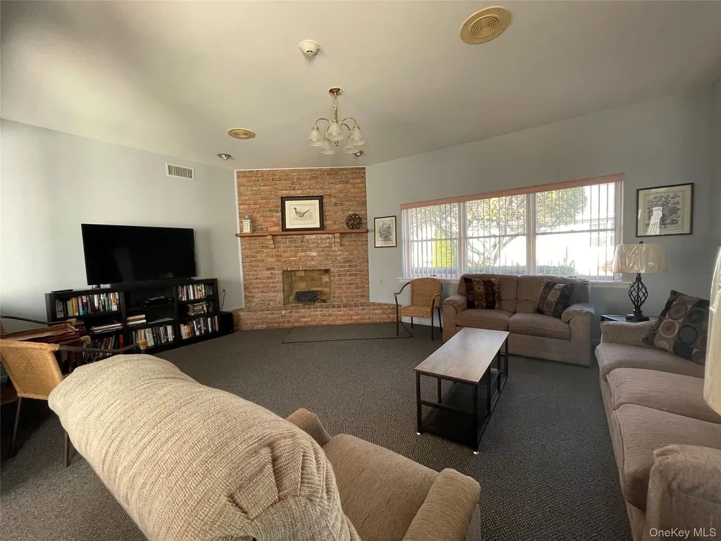 3 Primrose Lane North Babylon NY 11703