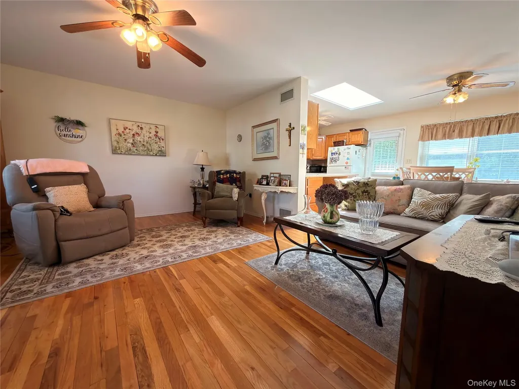 3 Primrose Lane North Babylon NY 11703