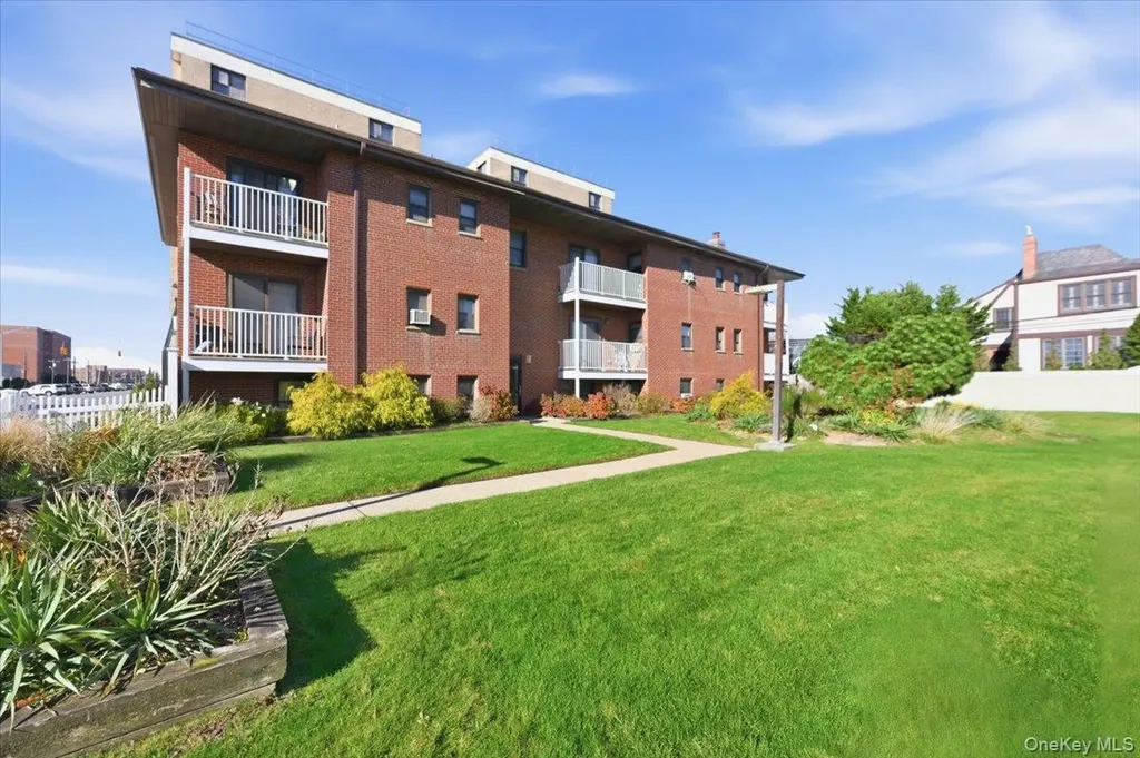 475 W Broadway Long Beach NY 11561