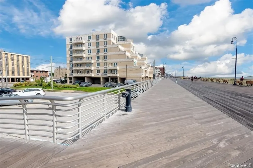 475 W Broadway Long Beach NY 11561