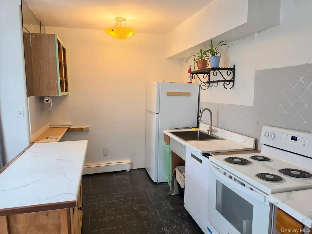 475 W Broadway Long Beach NY 11561