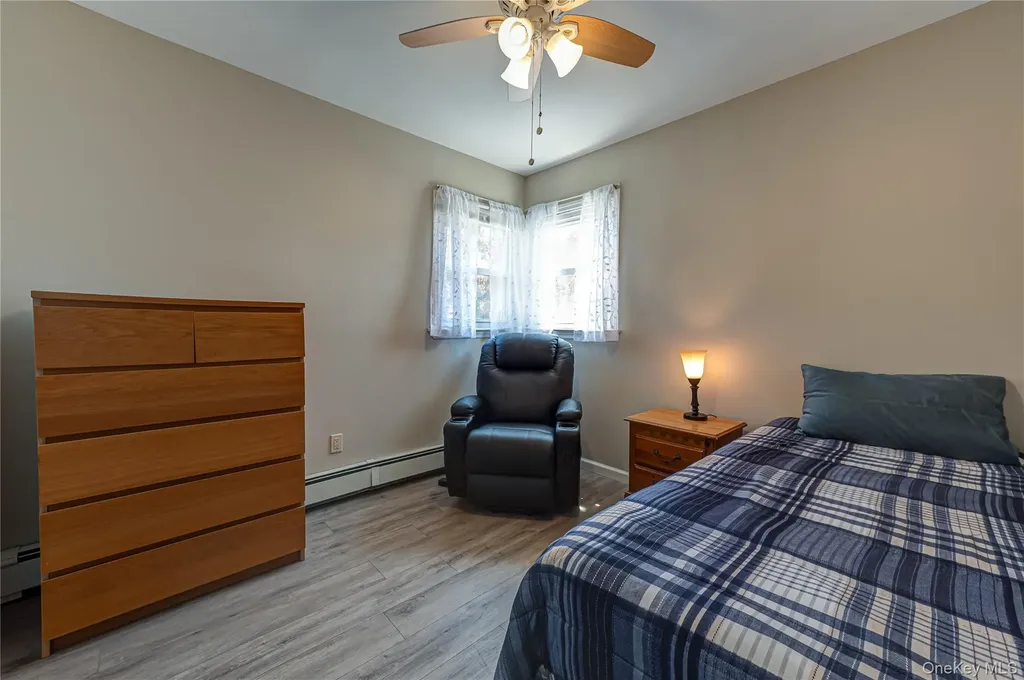 43 Spruce Place Lindenhurst NY 11757
