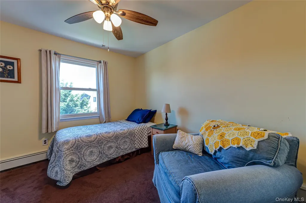43 Spruce Place Lindenhurst NY 11757
