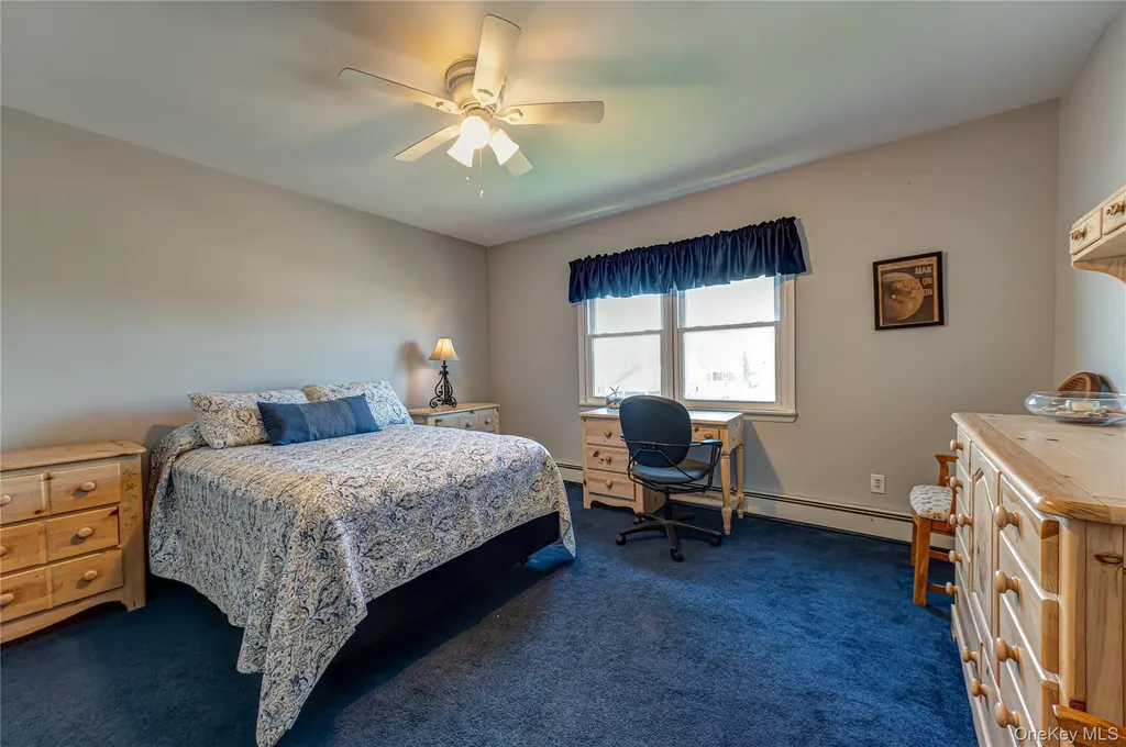 43 Spruce Place Lindenhurst NY 11757