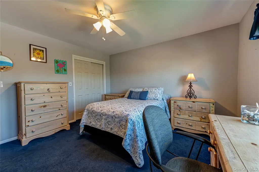 43 Spruce Place Lindenhurst NY 11757