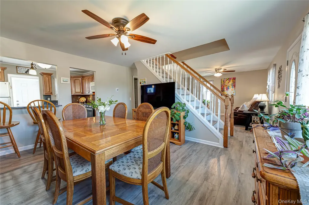 43 Spruce Place Lindenhurst NY 11757