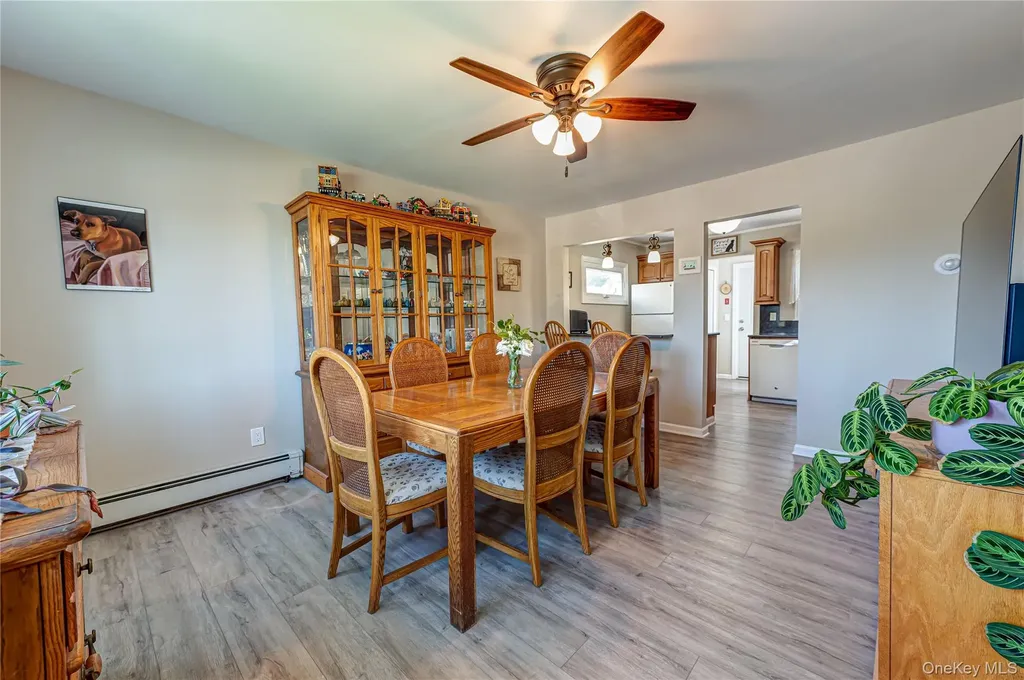 43 Spruce Place Lindenhurst NY 11757