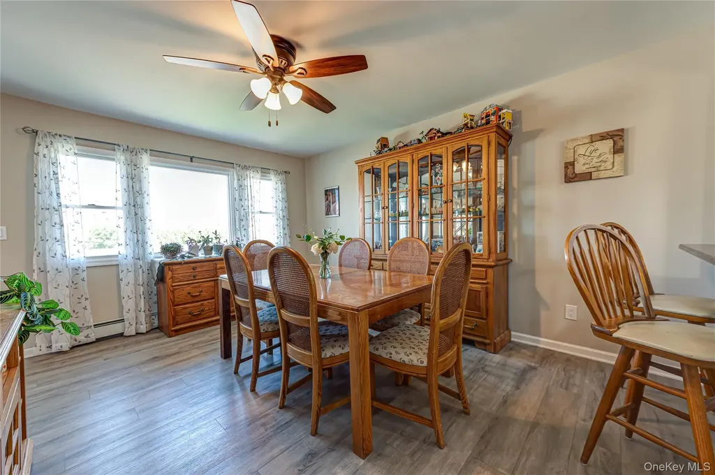 43 Spruce Place Lindenhurst NY 11757