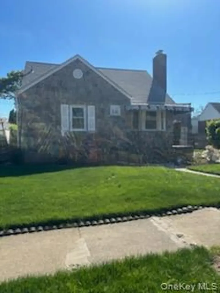 1210 Terrace Boulevard New Hyde Park NY 11040