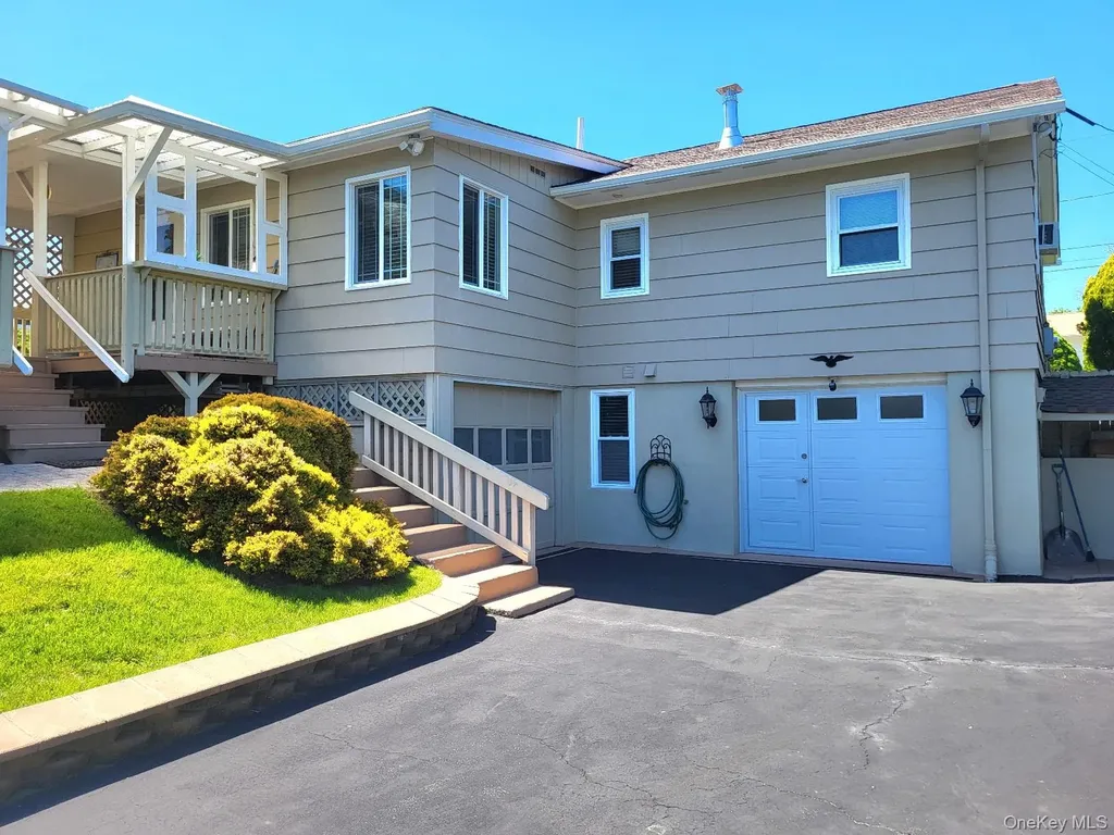 20 Cresthaven Drive New Windsor NY 12553