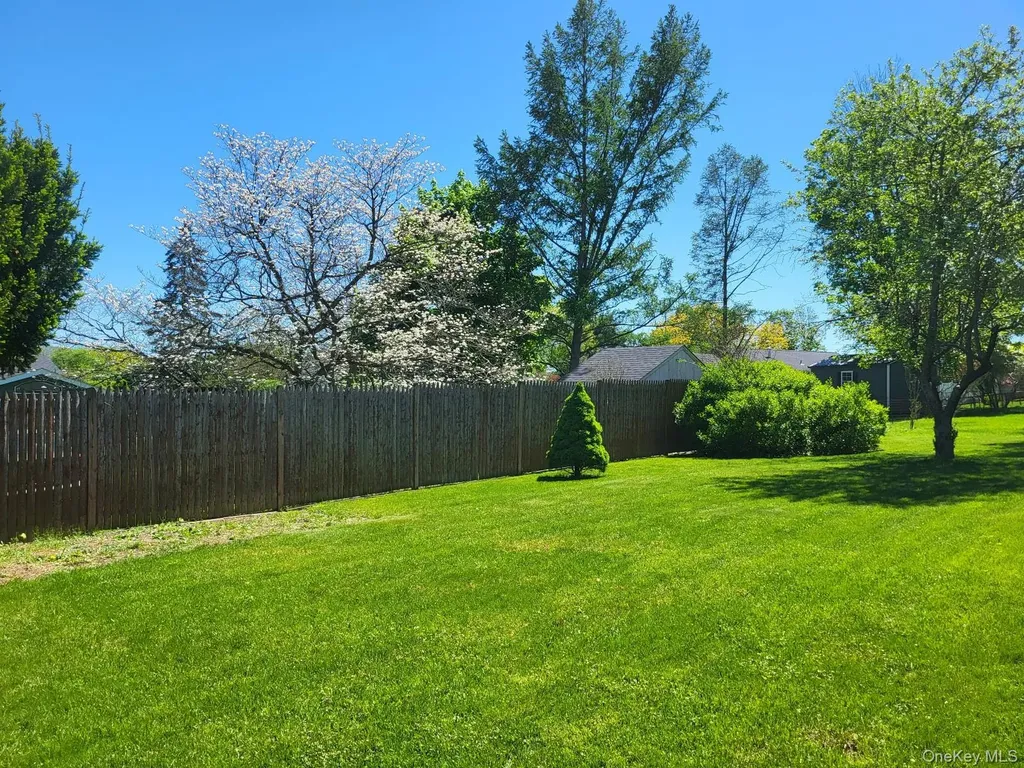 20 Cresthaven Drive New Windsor NY 12553