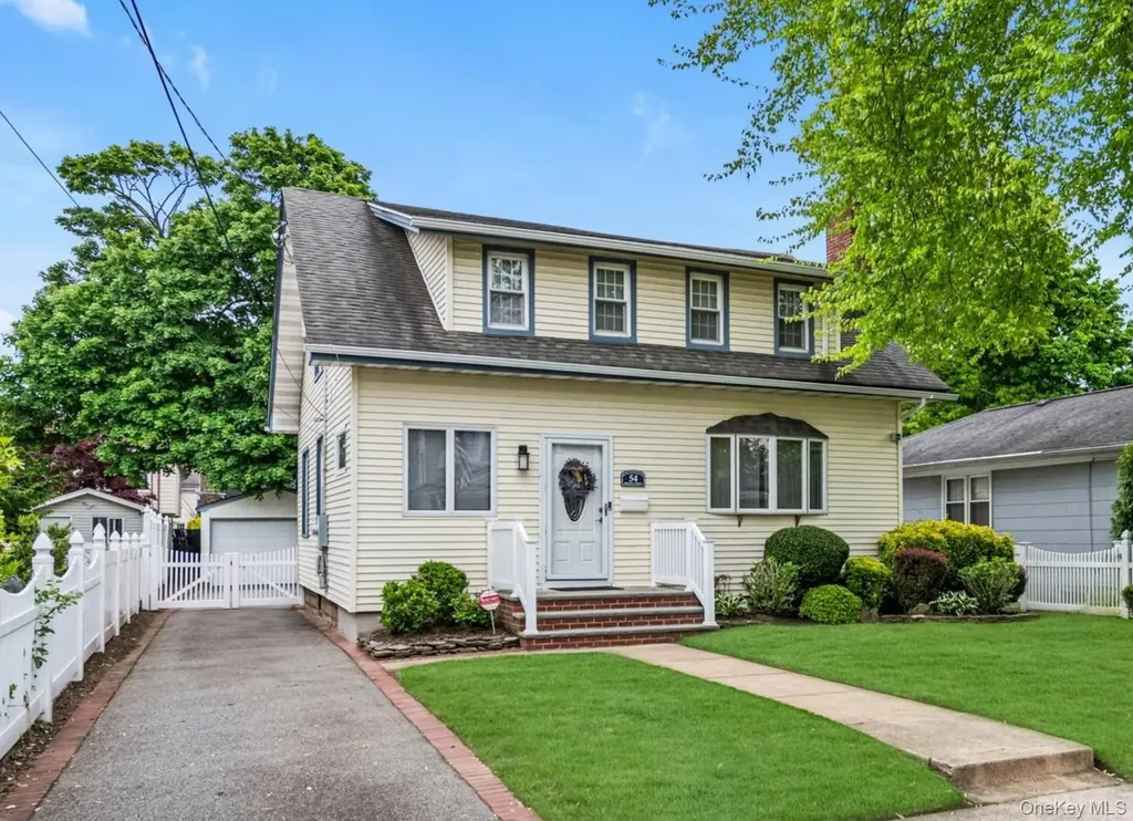 54 Rolling Street Lynbrook NY 11563