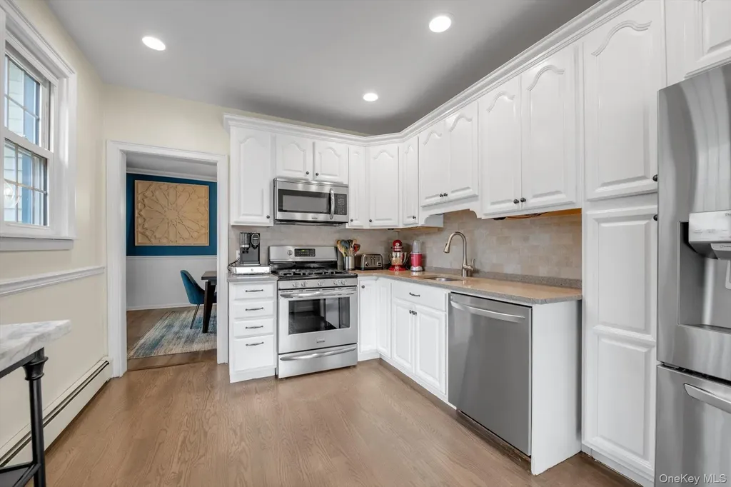 54 Rolling Street Lynbrook NY 11563