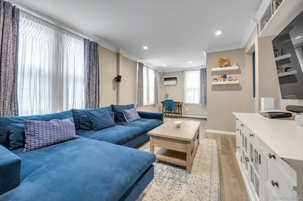 54 Rolling Street Lynbrook NY 11563